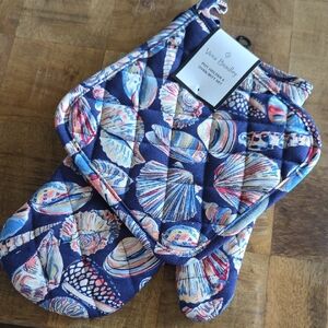 Vera Bradley Nautical Seashell Oven Mitt Set